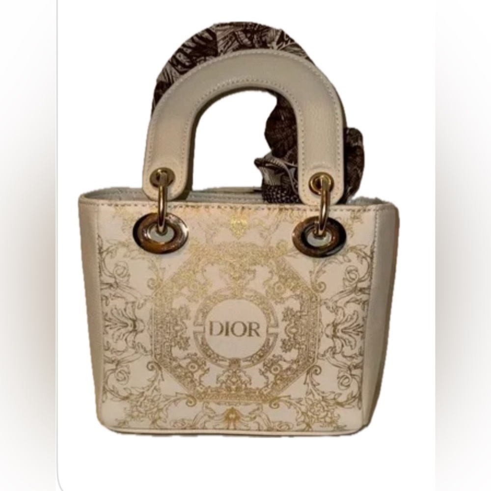Dior Cream and Gold Mini crossbody bag with magnetic closure. GWP . - Picture 5 of 11